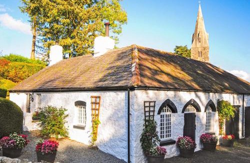 Beaumaris House | The Old Smithy - Cottage