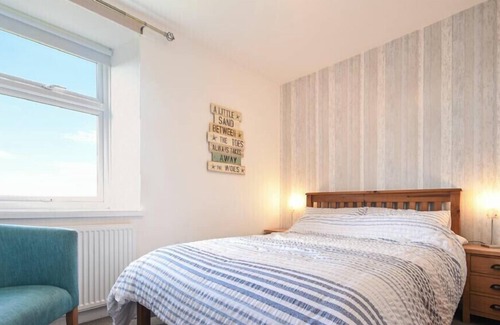 Amble Cabin | THE OLD SMITHY, pet friendly, country holiday cottage in Amble