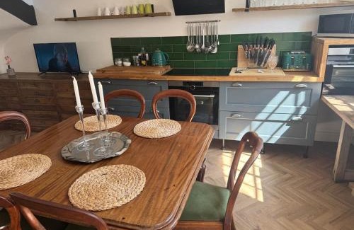 Carshalton Central Apartment | The Old Stables at 1A