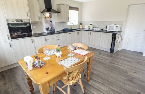 Folkingham Cottage | THE OLD STABLES, pet friendly, with a garden in Folkingham