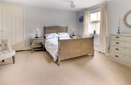 Ipswich House | The Old Stores - Three Bedroom House, Sleeps 4