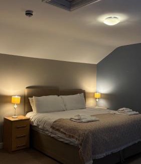 Cwm-twrch Isaf Bed & Breakfast | The Old Tredegar