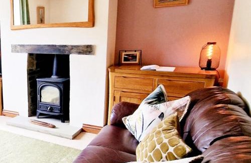 Holmbridge House | THE OLD WASH KITCHEN - Charming Character Cottage in Holmfirth, Yorkshire