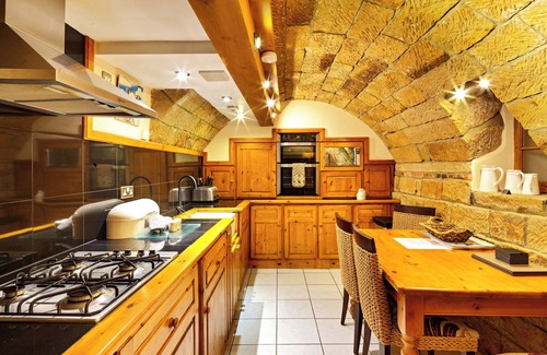 Alfreton Apartment | The Old Wine Cellar - 4 bedroom property