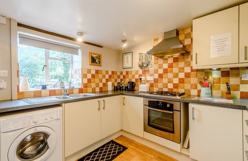 Upton Bishop Cottage | THE OLDE HOUSE, pet friendly, with open fire in Upton Bishop