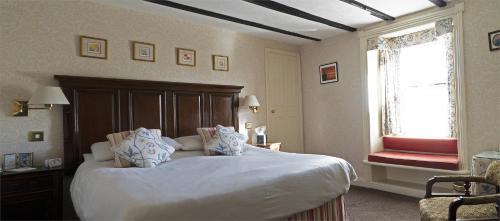 Seahouses Hotel | The Olde Ship Inn