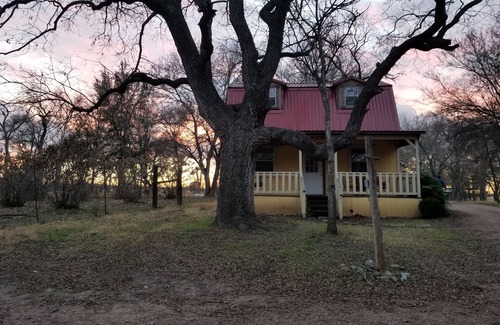 Fredericksburg Cabin | The Olive Cabin at Mendelbaum Winery Guest Cabins