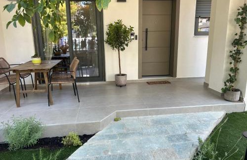 Palaio Faliro Apartment | The One With The Lemon Tree