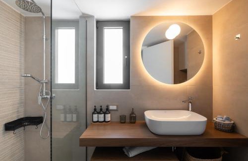 Palaio Faliro Apartment | The One With The Lemon Tree