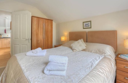 Raymonds Hill Cottage | THE ORANGERY, pet friendly, with a garden in Axminster
