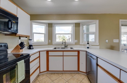 Breezeswept Beach Estates House | The Orchid House, 5 bed/2bath Canal Front Home, Ramrod Key