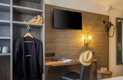 Les Ponts-de-Ce Hotel | The Originals City, Angers Sud – Le Village 49