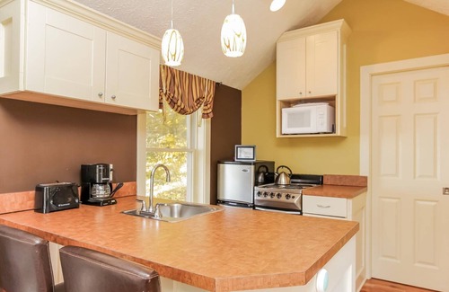 Saugatuck Cottage | The Oriole