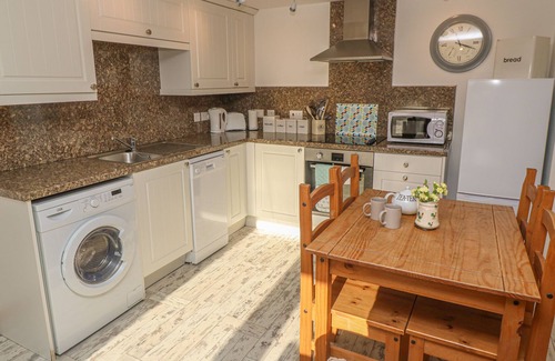 Rosudgeon Cottage | THE PACKING HOUSE, pet friendly, with a garden in Rosudgeon