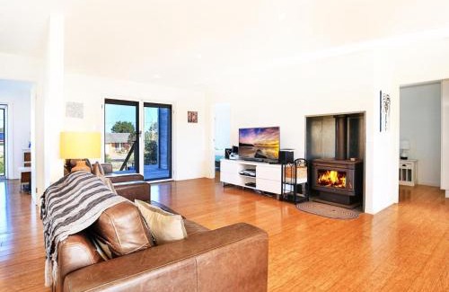 Culburra Beach House | The Palings at Culburra I Pet Friendly Masterpiece