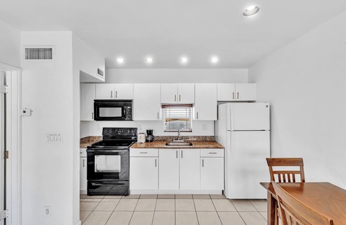 Hollywood Apartment | The Palms