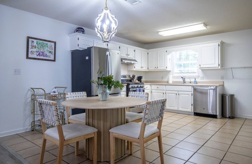 Oxford House | The Pappy, 2BR House by Velvet Ditch Villas