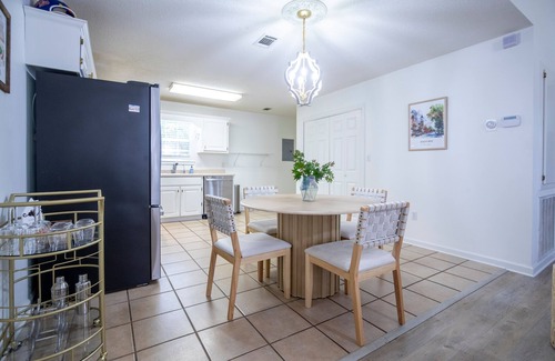 Oxford House | The Pappy, 2BR House by Velvet Ditch Villas