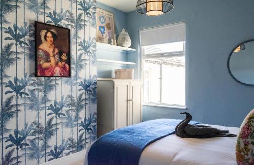 Redcar House | The Parade -Corner Plot Getaways