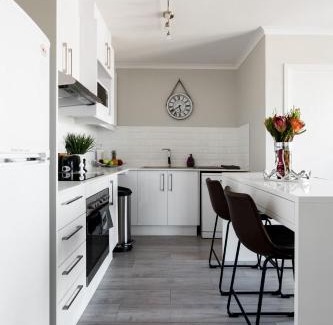 Observatory Apartment | The Paragon Explore Cape Town from a Stylish Home
