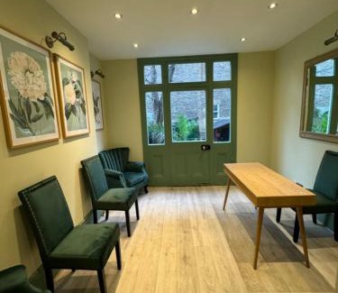 Earl's Court Hotel | The Paramount Hotel