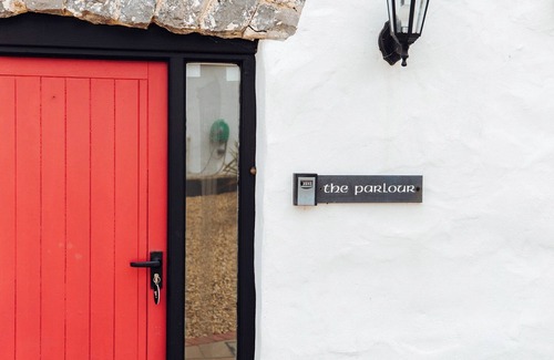 Lydstep Cottage | The Parlour - UK6717