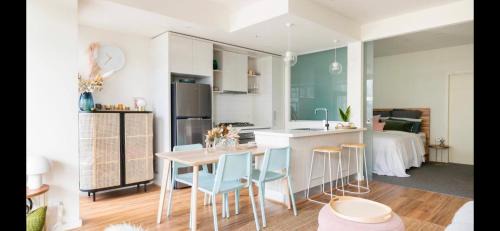 Pascoe Vale South Apartment | The Pas.Coe - A Stylish 1 bedroom unit with free parking.