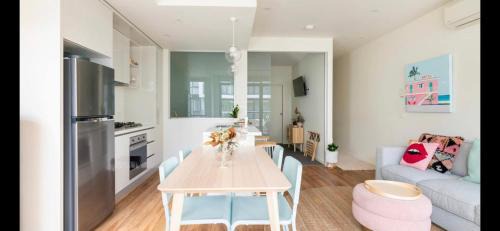Pascoe Vale South Apartment | The Pas.Coe - A Stylish 1 bedroom unit with free parking.