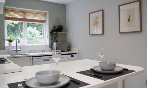 Wakefield House | The Pavilion - Stunning, 4 Bedroom House with Free Parking