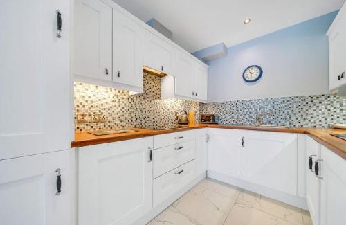 Londonderry Apartment | The Peace Bridge Apartment