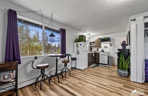 Spenard Apartment | The Peaceful Cottage- minutes from the airport and downtown!