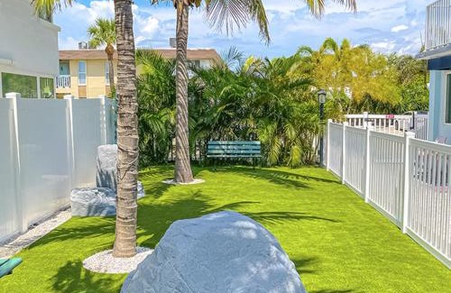 St. Pete Beach Hotel | The Pearl Cabana Club