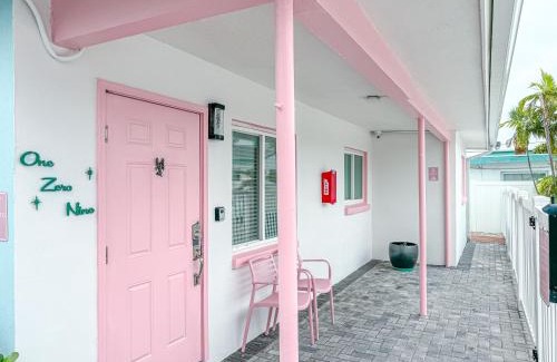 St. Pete Beach Hotel | The Pearl Cabana Club