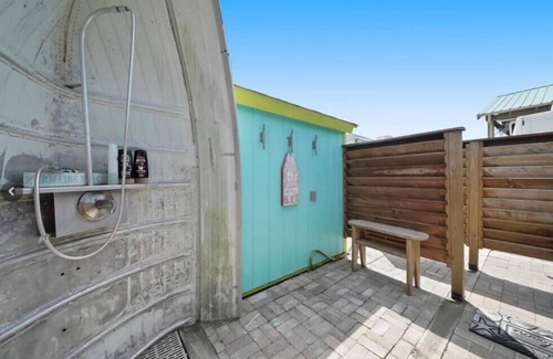 Crystal Beach House | The Pearl @ Ocean Breeze