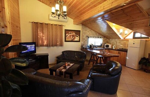 Had Nes Cabin | The Pearl of the Golan - Pnina BaGolan