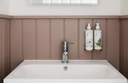 Axford Hotel | The Pelican Inn