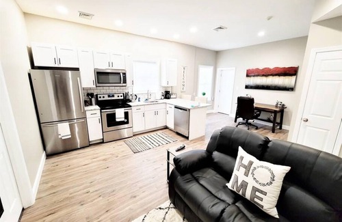 Wilmington Apartment | The Penthouse at Park Place King bed Fast Wifi and Free Coffee