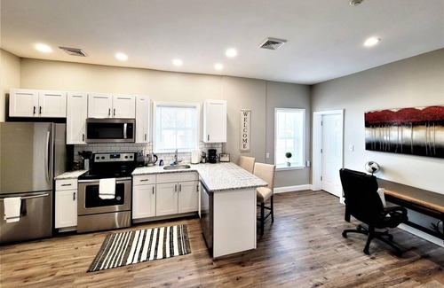 Wilmington Apartment | The Penthouse at Park Place King bed Fast Wifi and Free Coffee