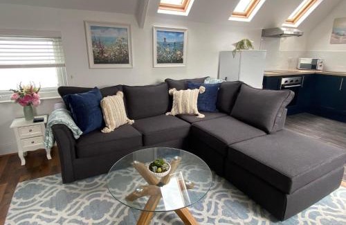 Porthcawl Apartment | The Penthouse at Percy House Pet Friendly 2 Bedroom Apartment in Porthcawl Sleeps 4 people Located in the town centre
