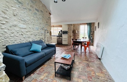 Allex Cottage | The perched house in the village of Allex
