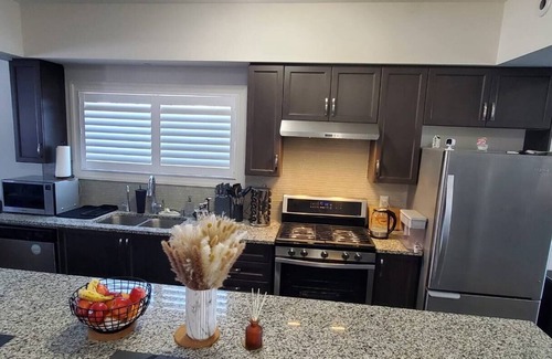 Kitchener House | The perfect Cozy Townhouse Near Every Convenience, Trails and Attractions!