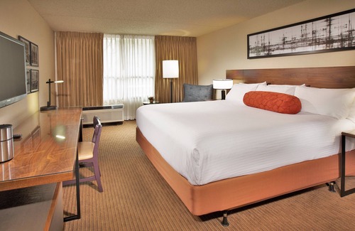 Wilburton Hotel | The Perfect Getaway is Here! Close to Best Restaurants! Pool, Pets are Welcome!