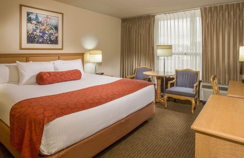 Wilburton Hotel | The Perfect Getaway is Here! Close to Best Restaurants! Pool, Pets are Welcome!
