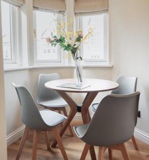 Moffat Apartment | The Perfect location