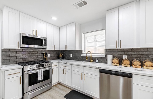 Nassau Bay House | The Pierre- Nassau Bay Area SFH minutes from Nasa and Kemah