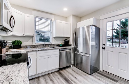 North End House | The Pine House: Unit A near 6th Ave, UPS, UW, and Point Ruston