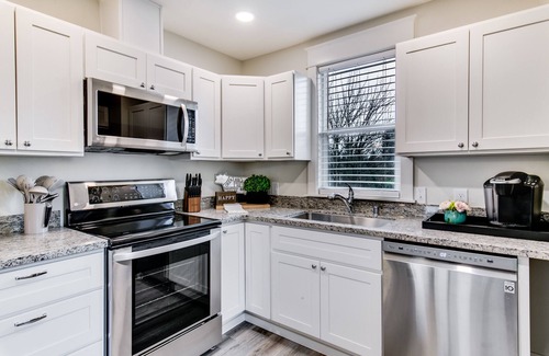North End House | The Pine House: Unit A near 6th Ave, UPS, UW, and Point Ruston