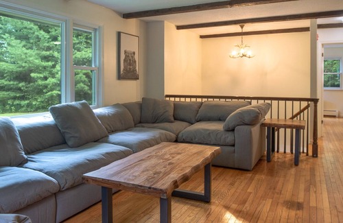 Jamaica House | The Pine Mountain Hideaway minutes to Stratton! 4BR / 2 Bth