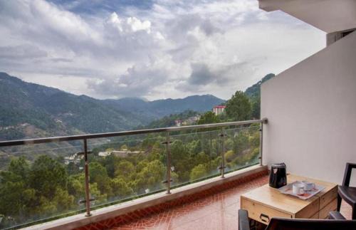 Dharampur Apartment | The Pine Trails Kasauli I Guaranteed Best Price I Serviced Villa I Open Air Rooftop I Couple Friendly I Pvt Balcony I Kasauli By Exotic Stays