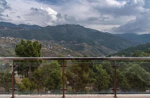 Dharampur Apartment | The Pine Trails Kasauli I Guaranteed Best Price I Serviced Villa I Open Air Rooftop I Couple Friendly I Pvt Balcony I Kasauli By Exotic Stays